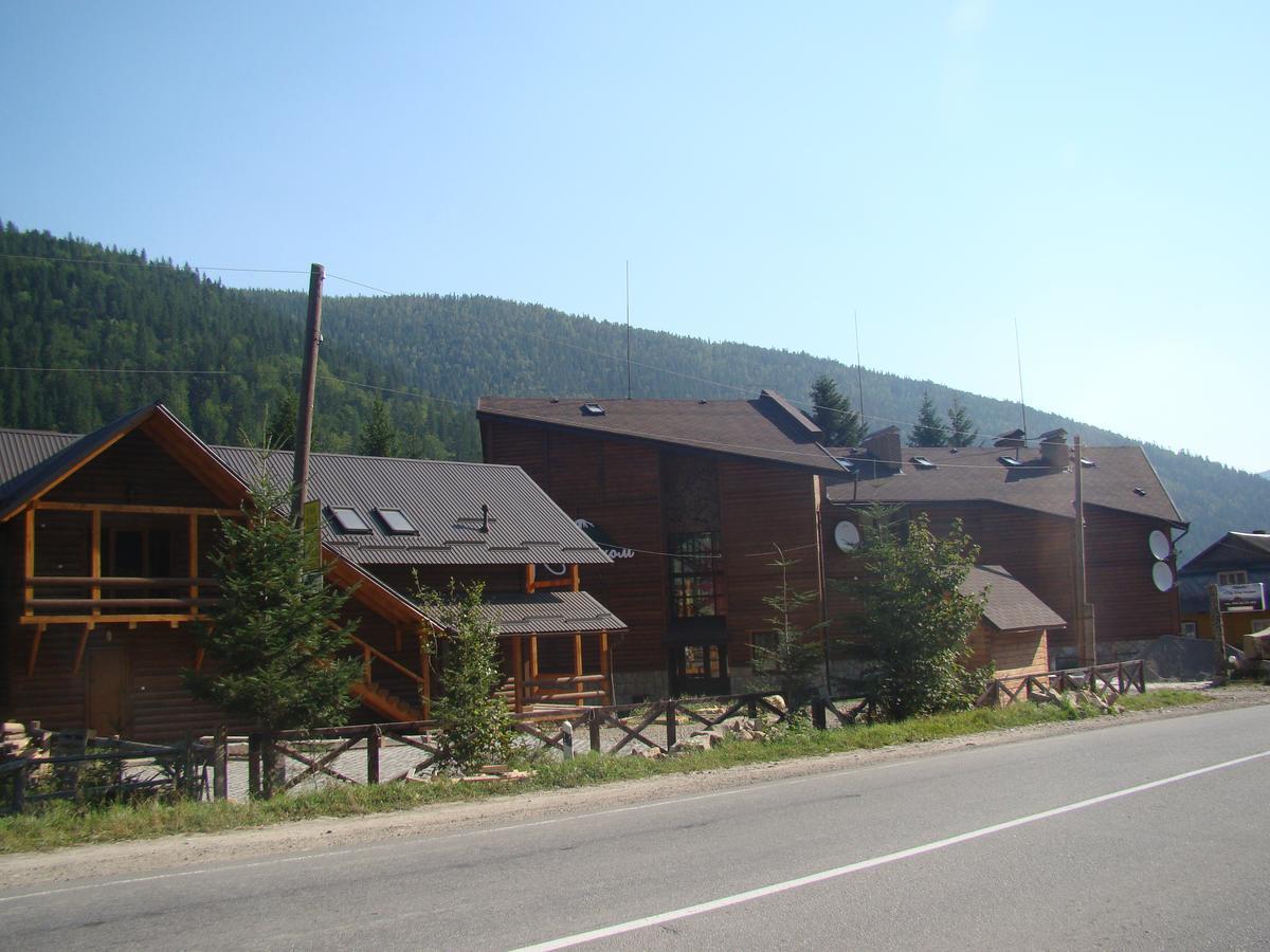 Pid Khomiakom Hotel Tatariv Exterior photo