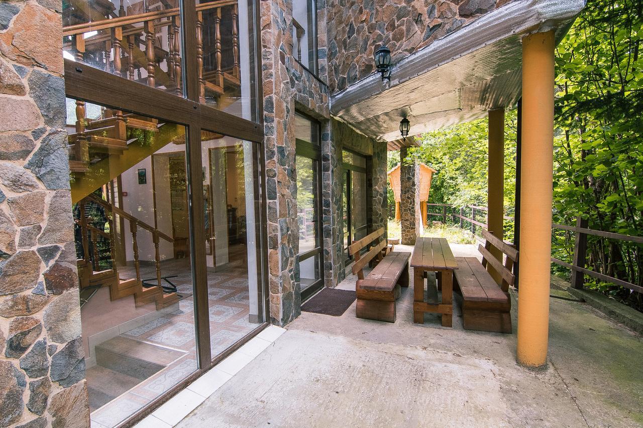 Pid Khomiakom Hotel Tatariv Exterior photo